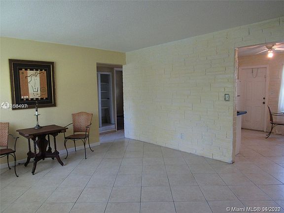 3rd image of 330 SW 15th St Unit 1