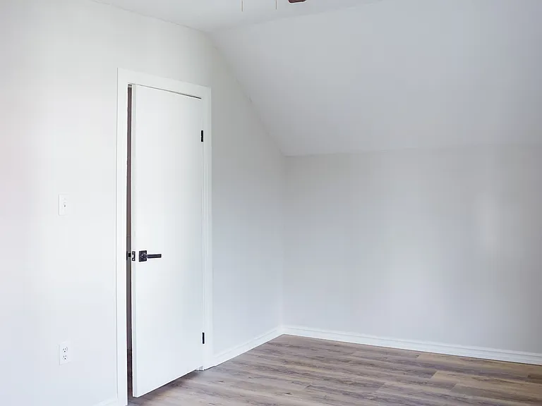 389 Glendale Ave — Photo 36