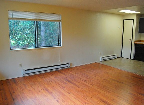 3rd image of 830 Baird Ave APT A