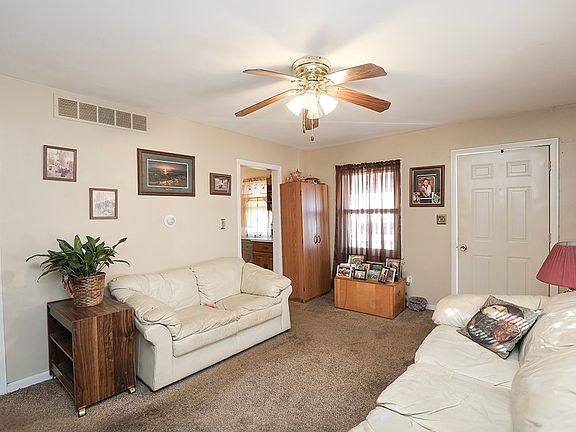 4th image of 805 Clark St