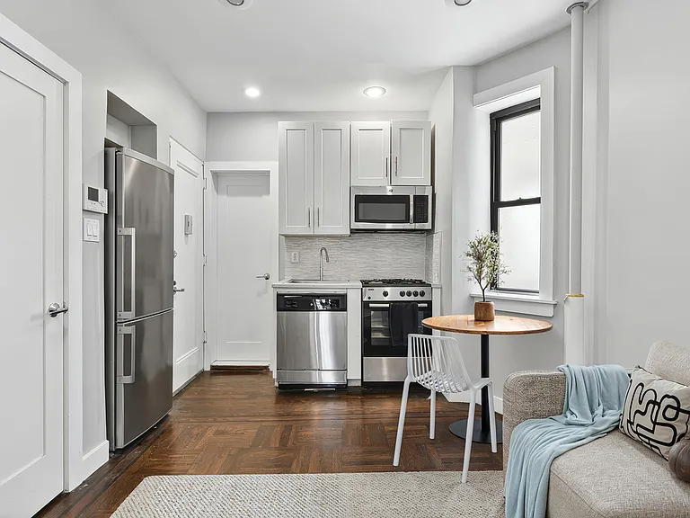 237 9th Ave #2C — Photo 5