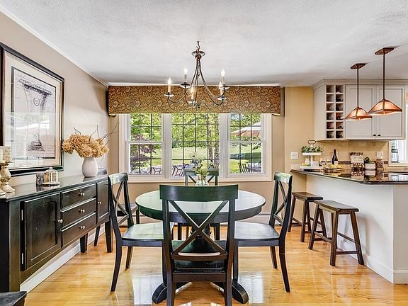 4th image of 11 Sherwood Ave