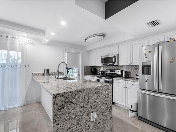 4th image of 10838 N Kendall Dr APT W7