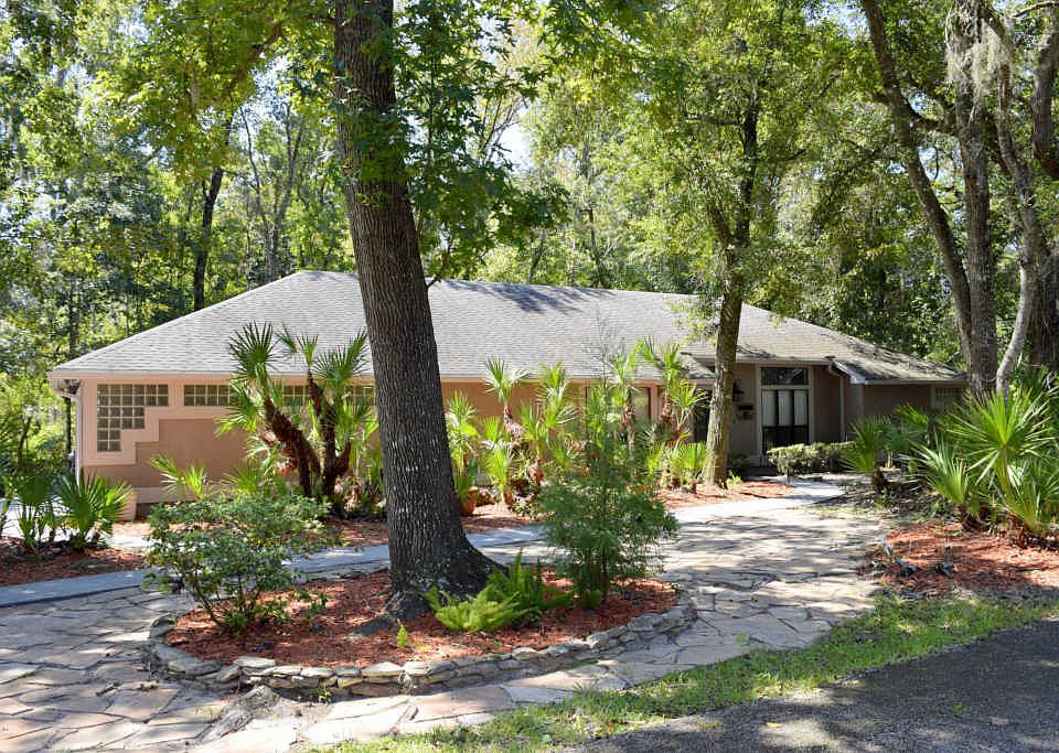 1st image of 384 N Ridge Dr