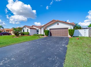 15823 Stonetower St, Davie, FL 33331