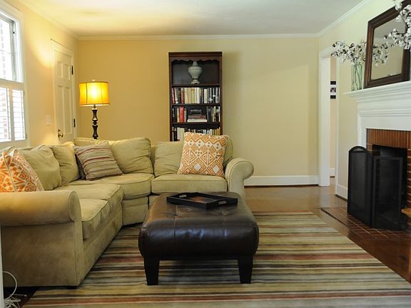 Living Room w/gas fireplace