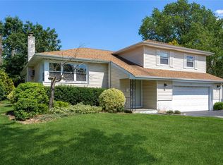 21 Loretta Dr, Syosset, NY 11791