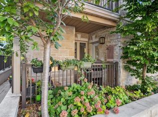 70 Stewart St #102, Oakville, ON L6K 1X5