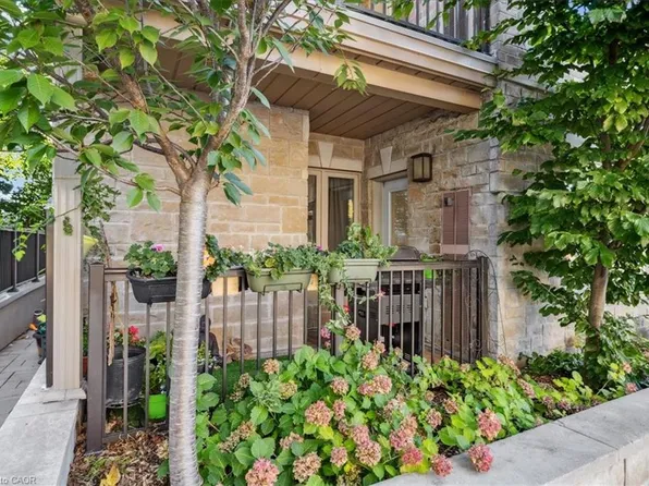 70 Stewart St #102, Oakville, ON L6K 1X5