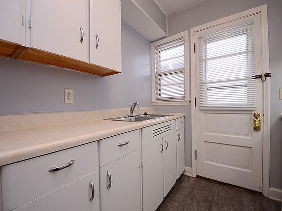 5th image of 220 N 32nd Ave APT 2