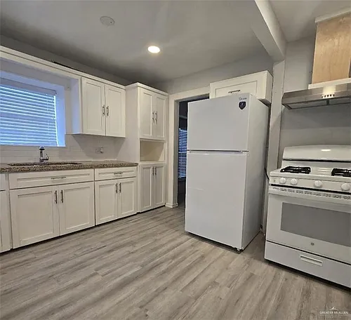 407 W Cedar Ave Photo 1