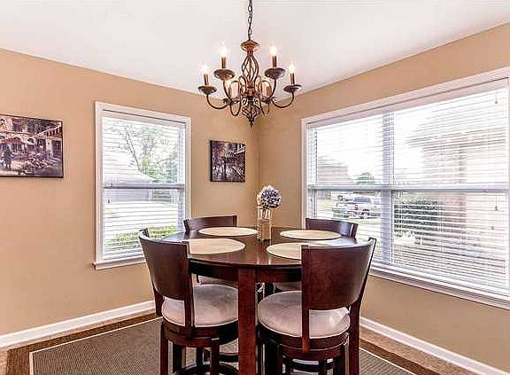 3rd image of 409 Glenmede Ln