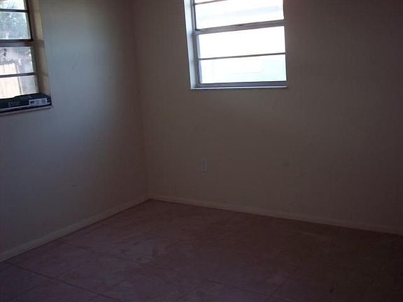 4th image of 2454 Mercury Dr