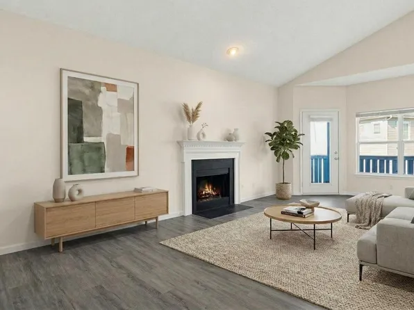 14322 Climbing Rose Way APT 306, Centreville, VA 20121