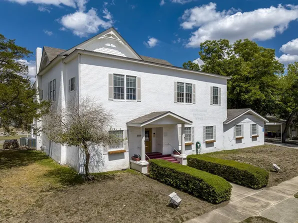 424 Saint Peter St, Gonzales, TX 78629