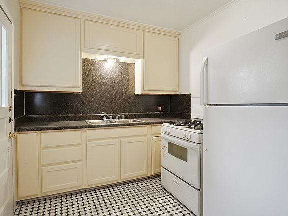 5th image of 1826 N Bell Ave #1826