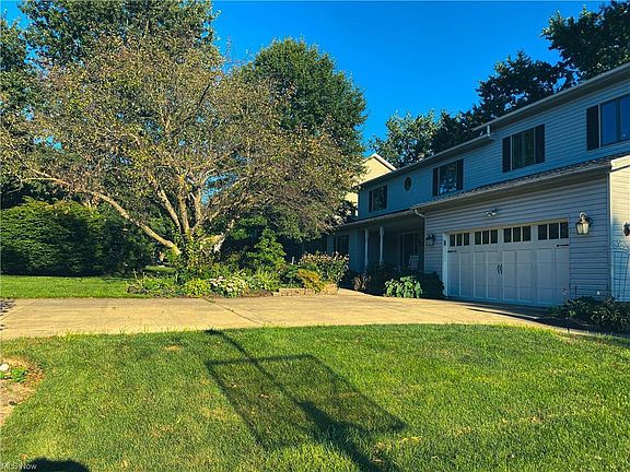 3rd image of 693 Hidden Valley Dr