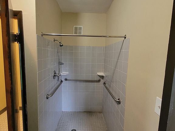 5th image of 1312 Whitney Ave