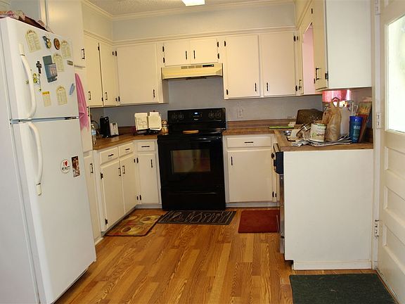 5th image of 707 Martha Dr