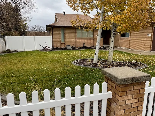 2112 W Bowling Ave — Photo 2