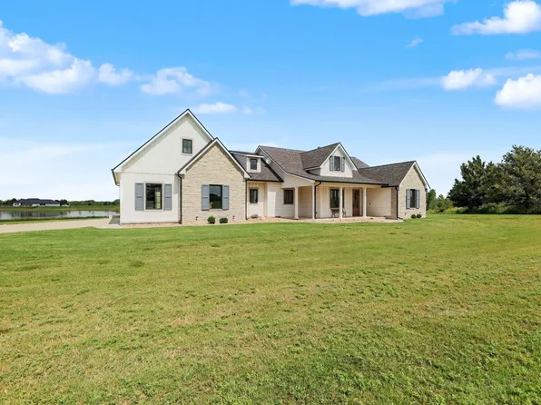 217 N Heritage Rd, Wellington, KS 67152