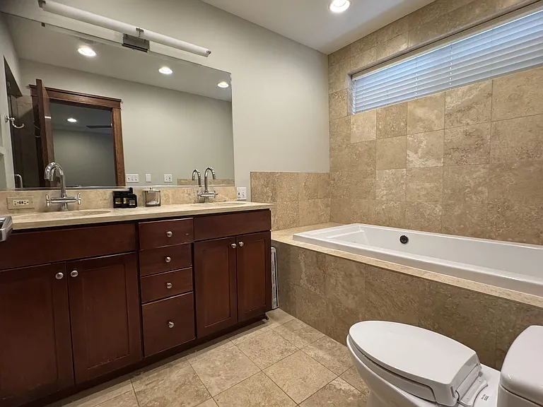 1706 W Byron St #1 — Photo 7
