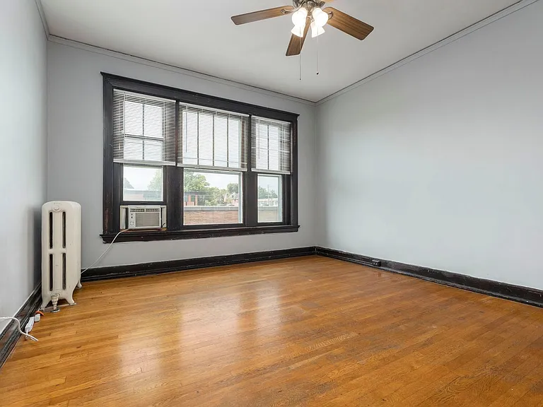 Cavalier Apartments — Photo 15