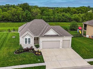 3024 NE Legacy Wood Dr, Lees Summit, MO 64086