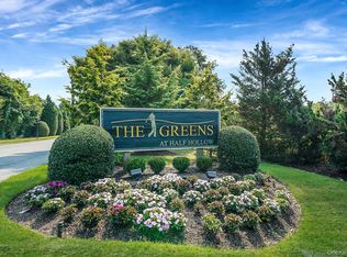 935 Altessa Blvd, Melville, NY 11747