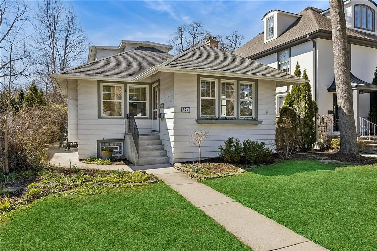 574 Orchard Ln photo 1