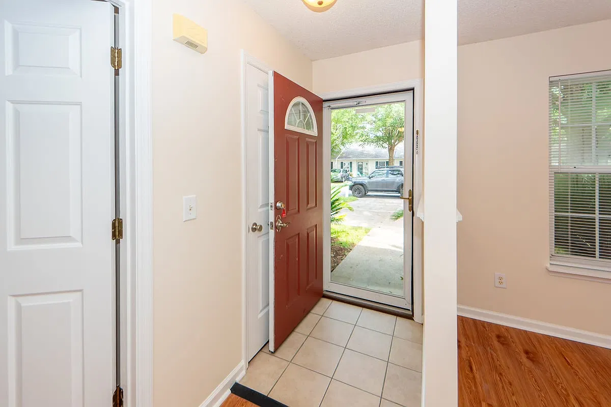 1421 Amanda Park Lane — Photo 4