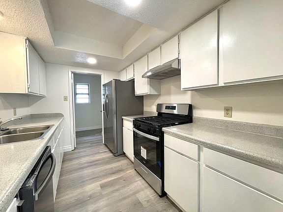 2nd image of 1729 Cricket Hollow Dr