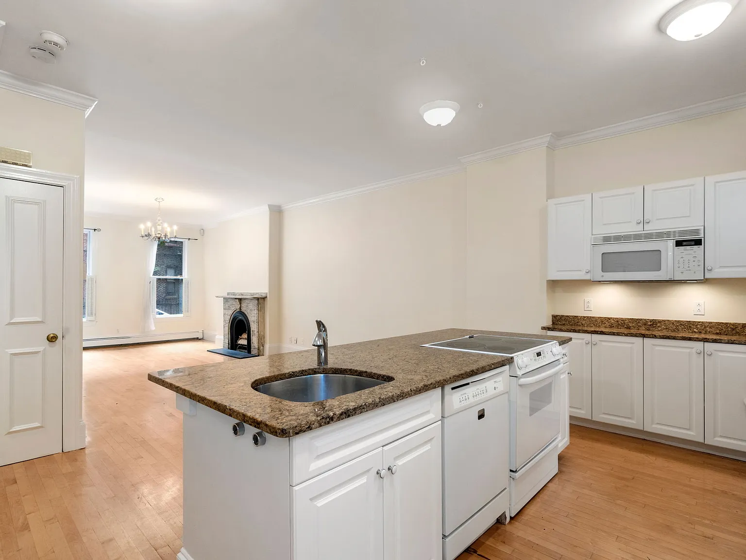 1 bed, 1006 sqft, $4,150 — Photo 2
