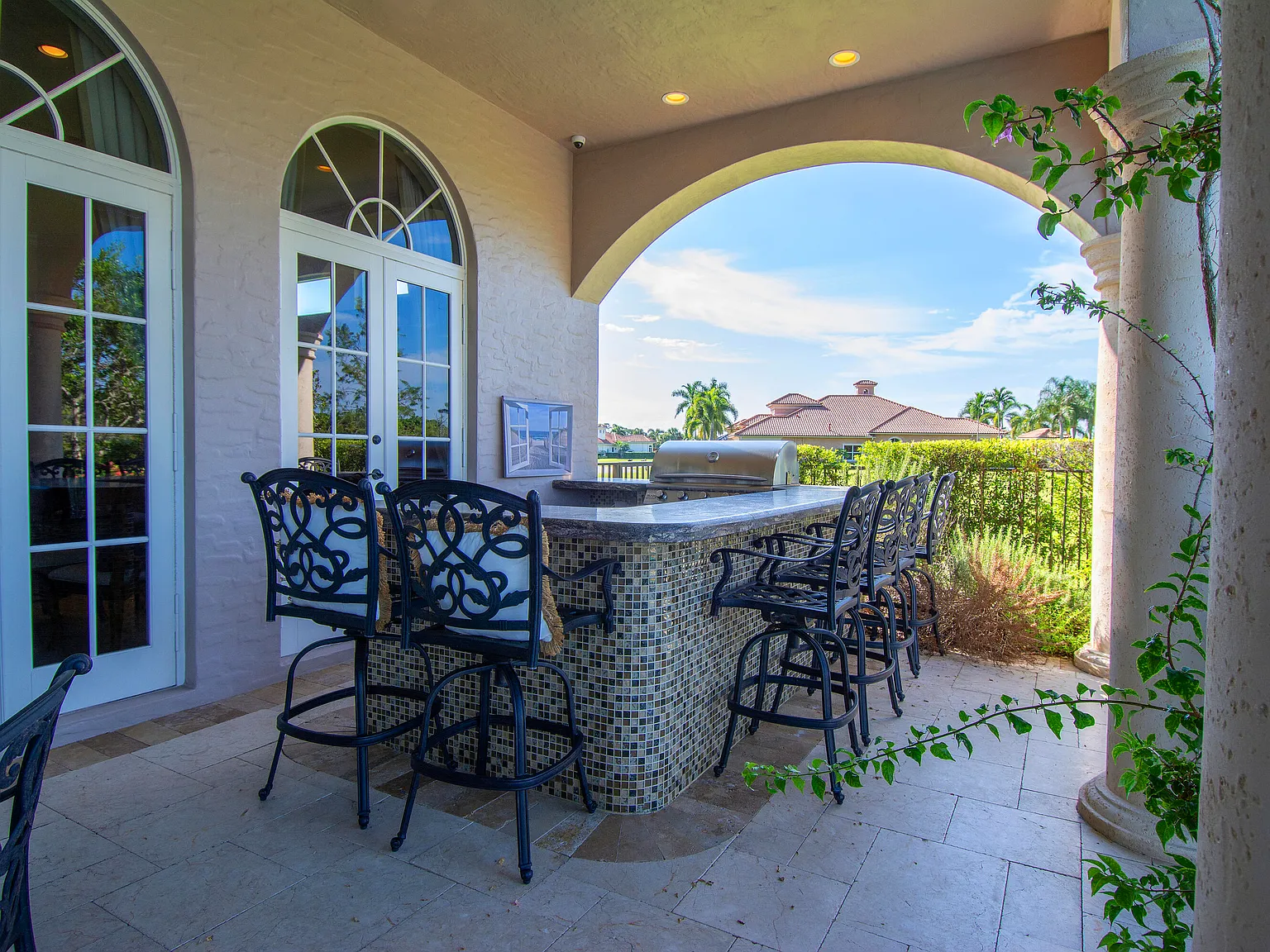 3 bed, 4.5 bath, 3118 sqft, $8,500 — Photo 3