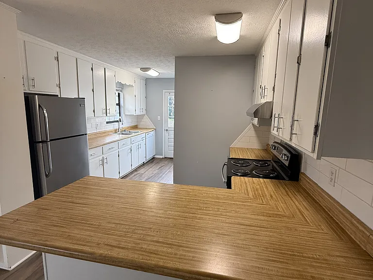 315 Pine Cir — Photo 3