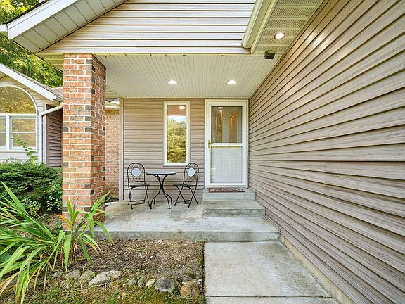 2nd image of 1705 Southworth Dr