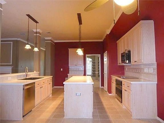 3rd image of 2820 Stanford Dr