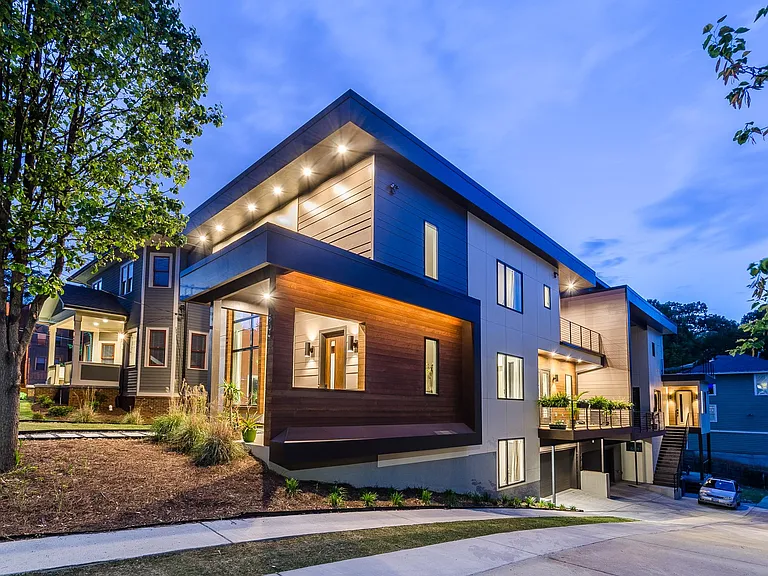 504 Morgan St NE — Photo 1