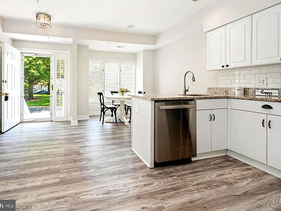 5th image of 1406 Oyster Cove Dr