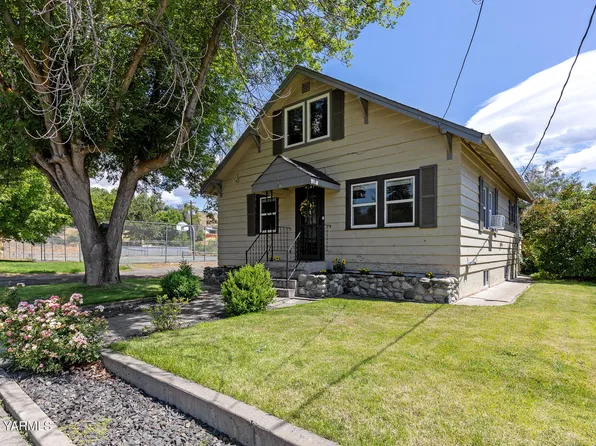 319 Naches Ave, Naches, WA 98937
