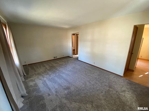 3rd image of 1404 Illinois St