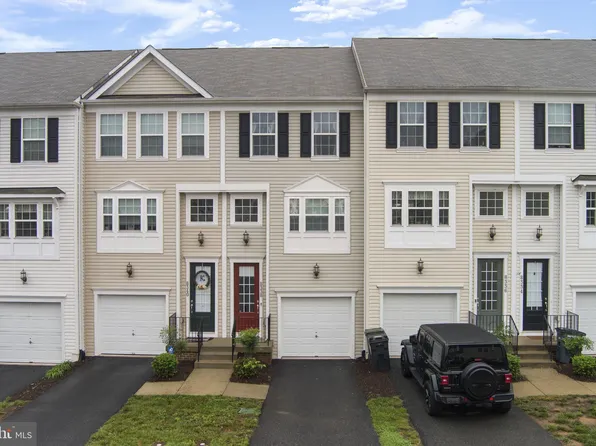 8338 Heritage Crossing Ct, Manassas, VA 20109