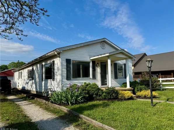 1226 E Main St, Coshocton, OH 43812