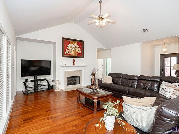 3rd image of 22414 Balmoral Dr