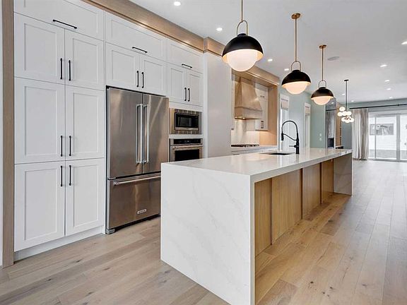 4th image of 2425 E 27th St SW