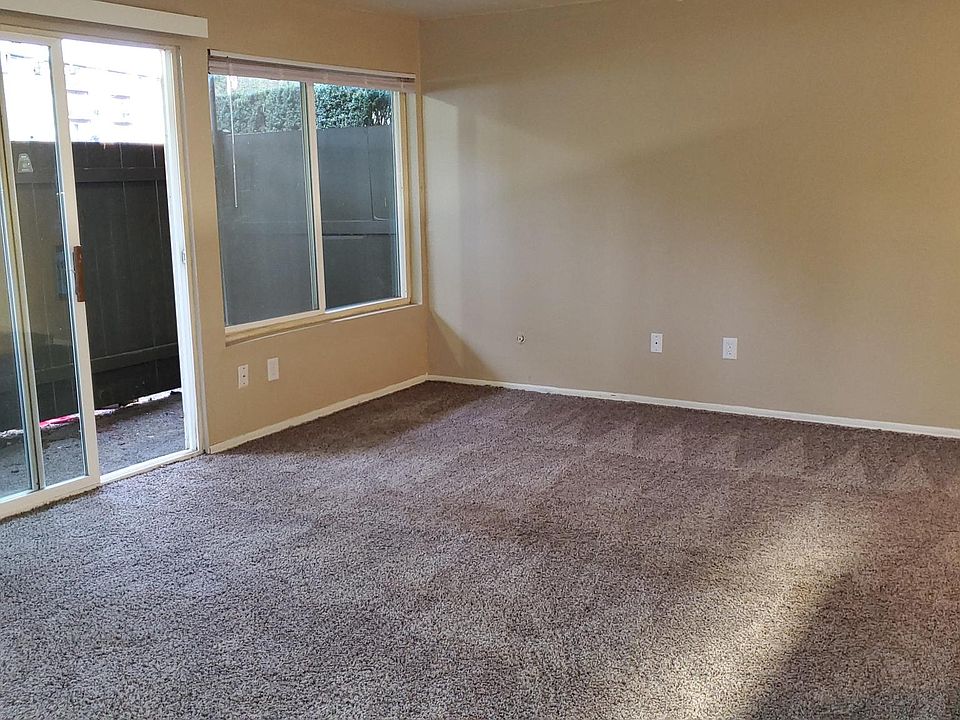 2nd image of 10300 Des Moines Memorial Dr S APT 207