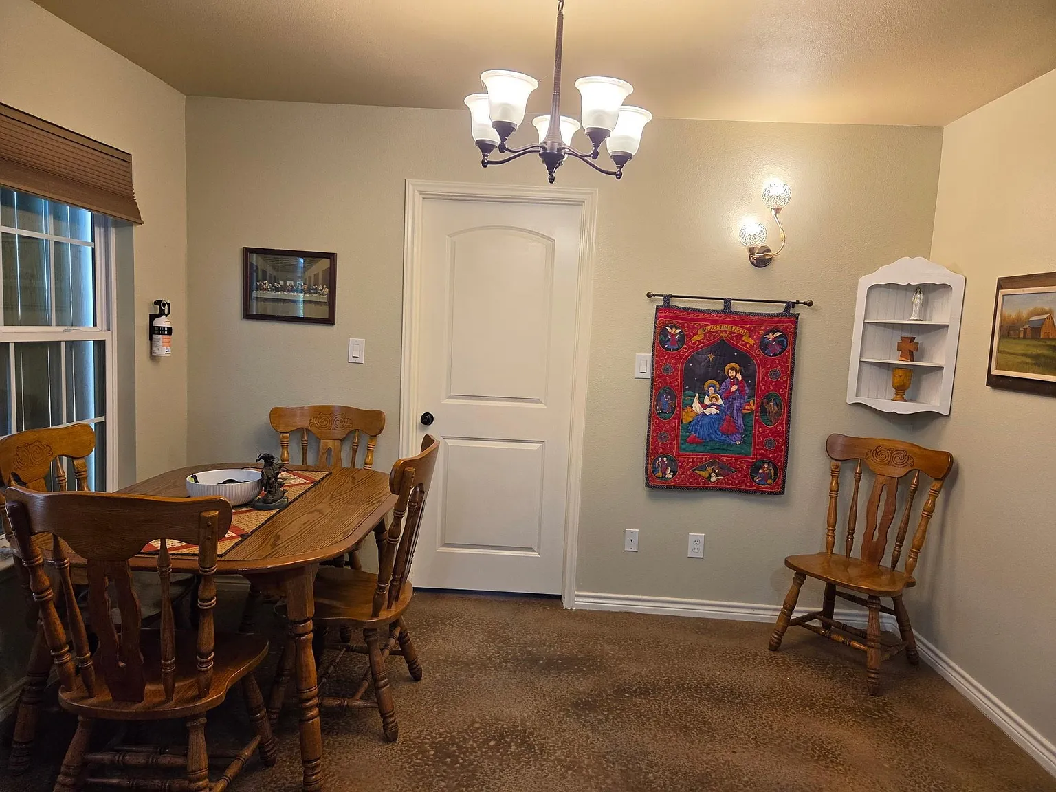 3 bed, 2.0 bath, 1372 sqft, $2,000 — Photo 4