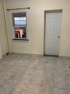 Rented by Halvatzis Realty | media 7