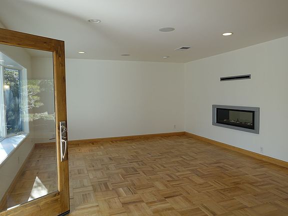 3rd image of 38 Erstwild Ct