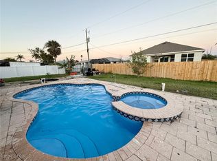 3915 SW 1st Pl, Cape Coral, FL 33914